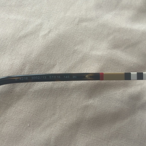 Burberry Sunglasses - Picture 9 of 10